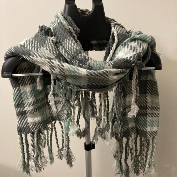 Plaid scarf - Picture 2 of 2